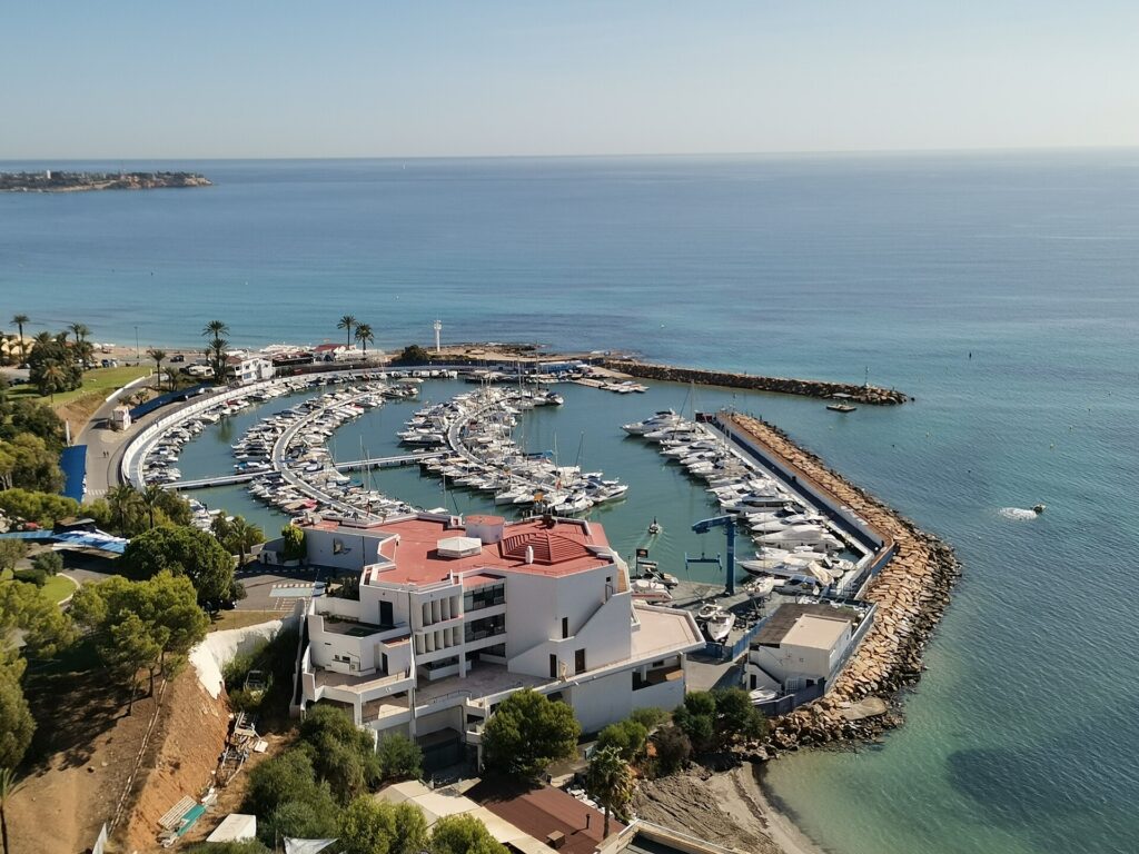 Le port de Campoamor, à proximité des parcours de golf